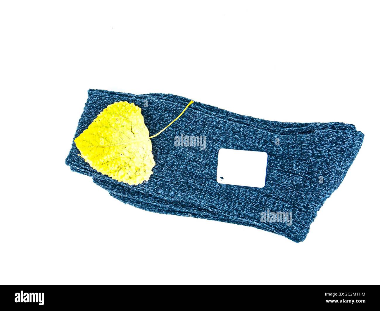 Calze a caldo con un cartellino del prezzo. Posto per il testo. Autunno collezione di abiti. Foto Stock