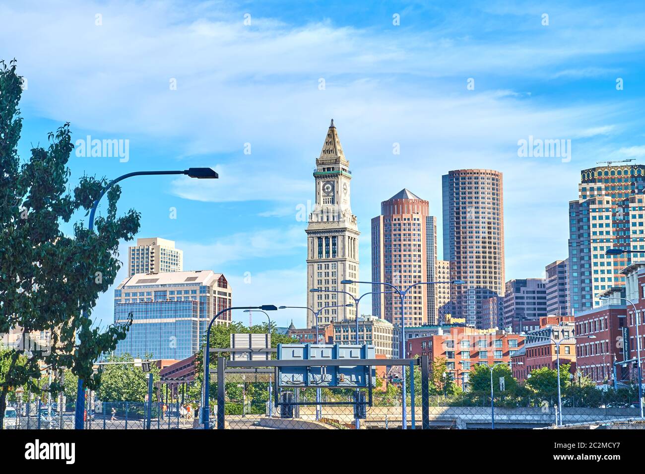 Bella vista di Boston e cielo blu in serata. Boston è la capitale e la città più popolosa del Commonwealth del Massachusetts, nella United St Foto Stock