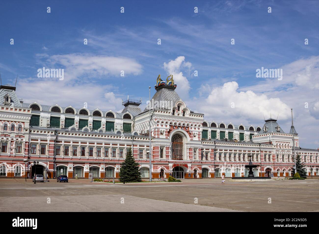 RUSSIA, NIZHNY NOVGOROD - 07 AGOSTO 2014: La Casa espositiva, ensemble della fiera di Nizhny Novgorod, è stata creata nel 1817. Nel mese di agosto Foto Stock