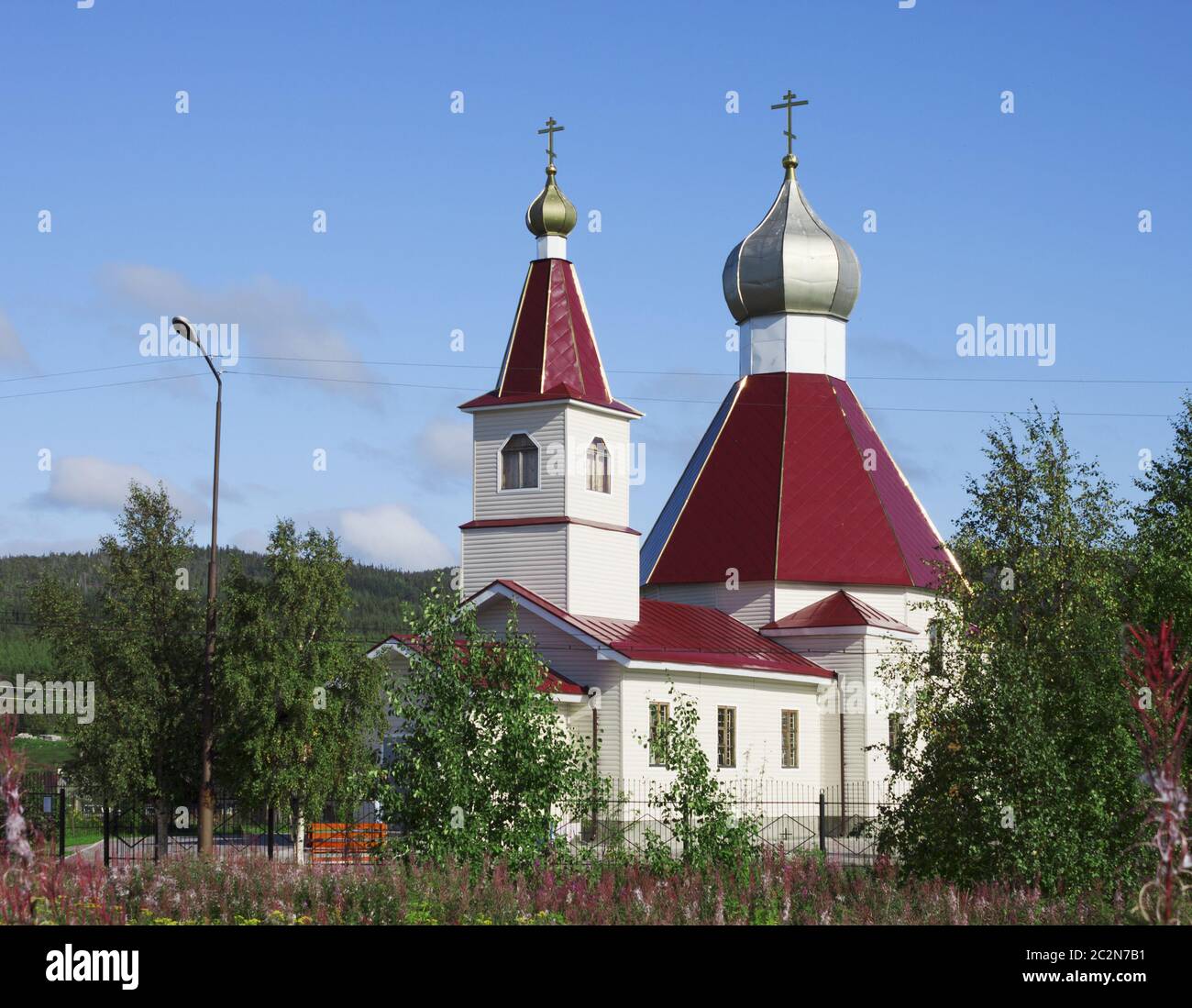 La Chiesa della Natività di San Giovanni Battista nella città di Kandalaksha. Il Nord della Russia Foto Stock