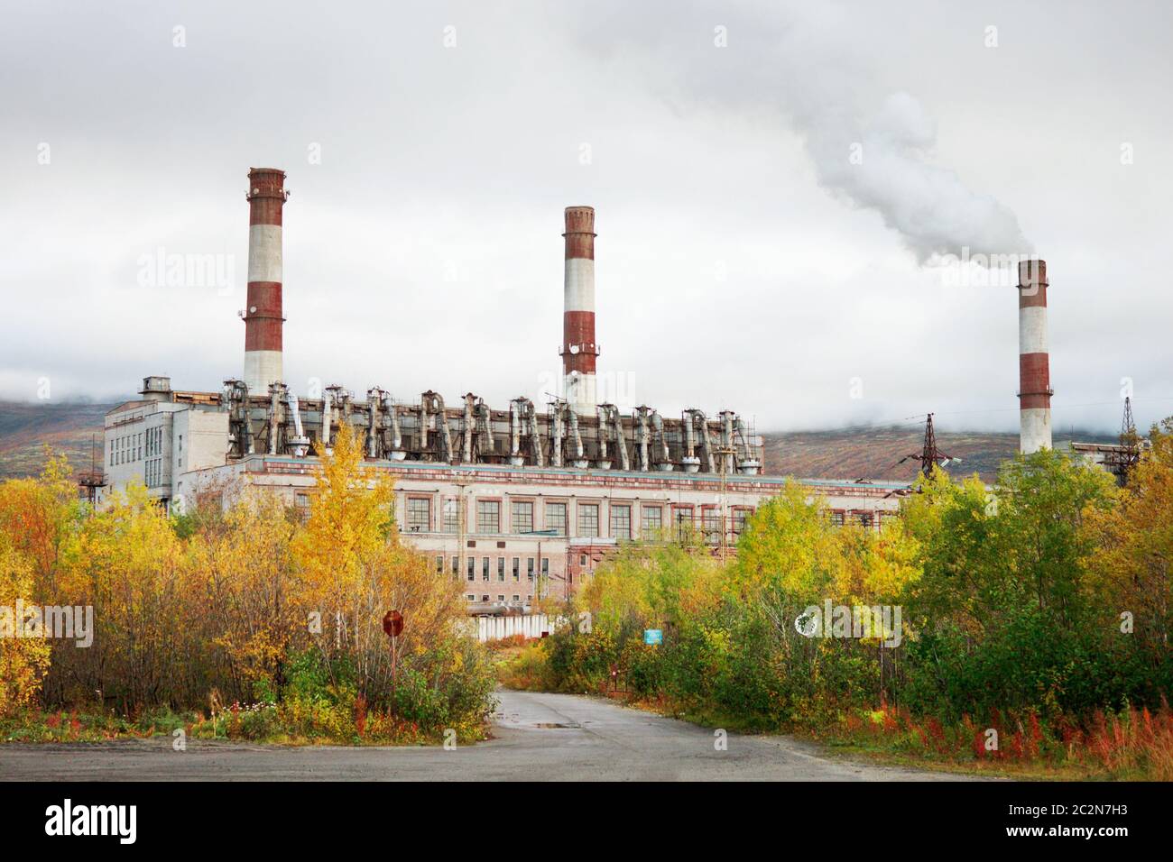 Centrale termica nella Russia settentrionale Foto Stock