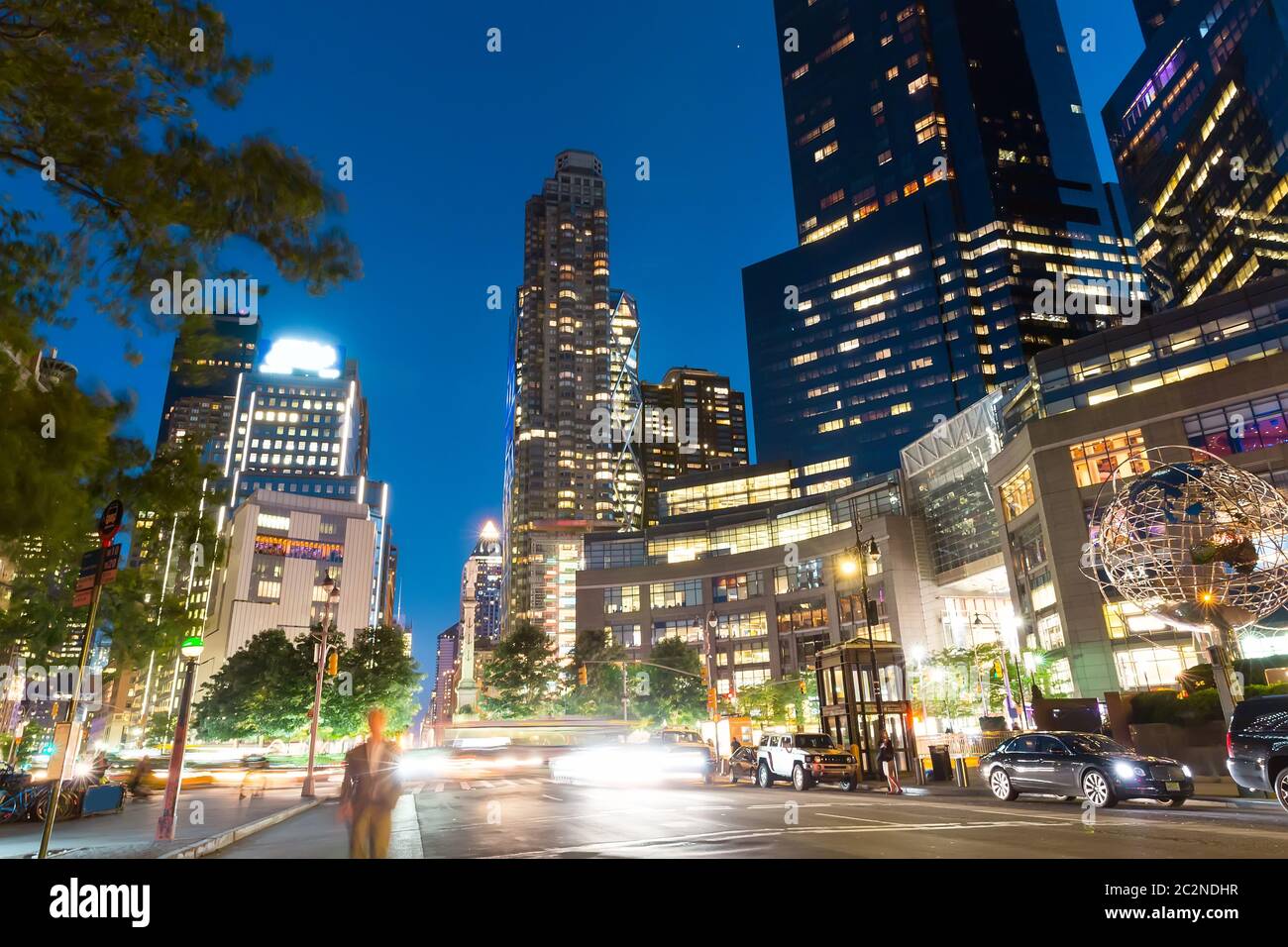 Città di New York illuminata di notte, USA Foto Stock