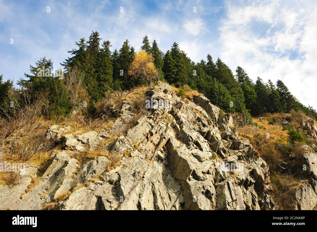 Vista dalla strada Transfagarasan giù al rock, Romania Foto Stock