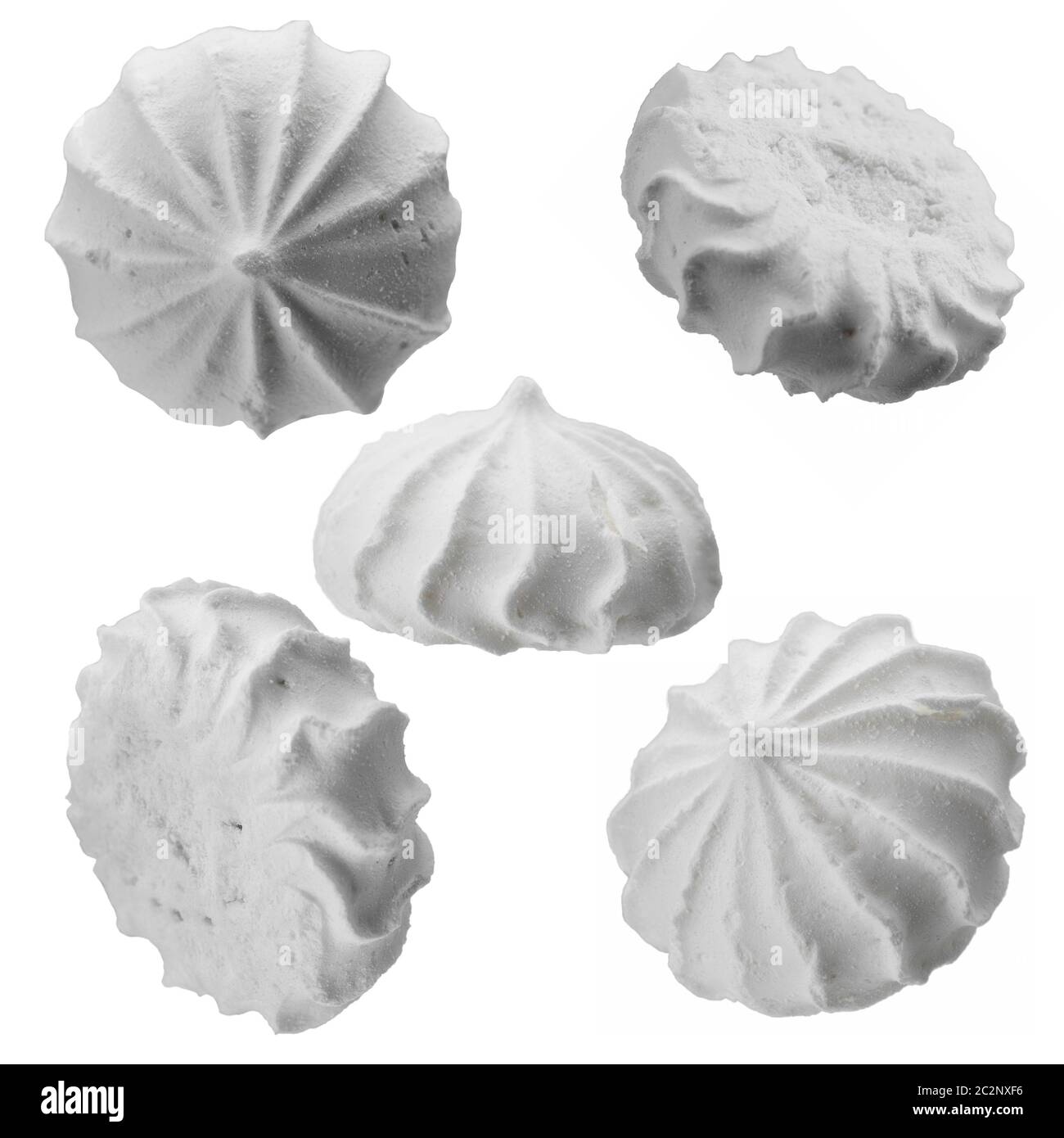 Livellare meringhe bianche su sfondo bianco, set di 5 pezzi Foto Stock