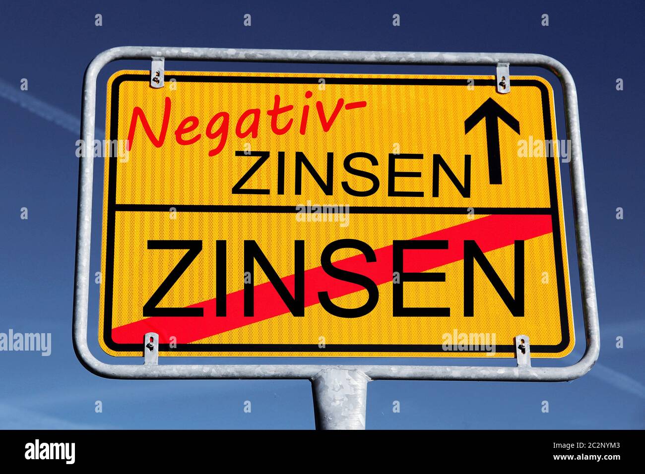 Segno meno gli interessi, gli interessi di penalità o gli interessi negativi delle banche sui conti privati Foto Stock