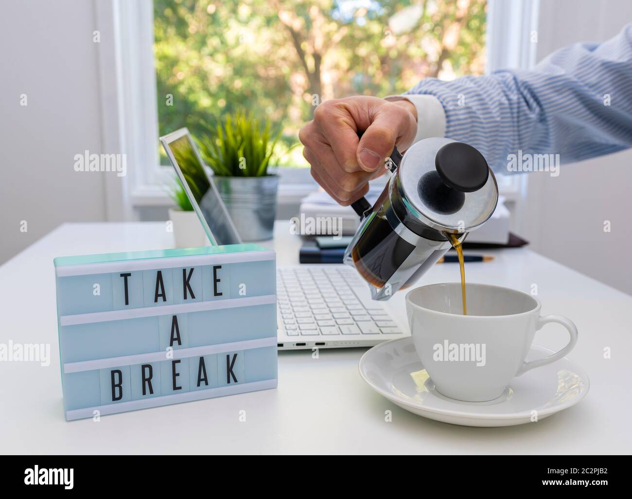 Fai una pausa caffè in ufficio Foto Stock