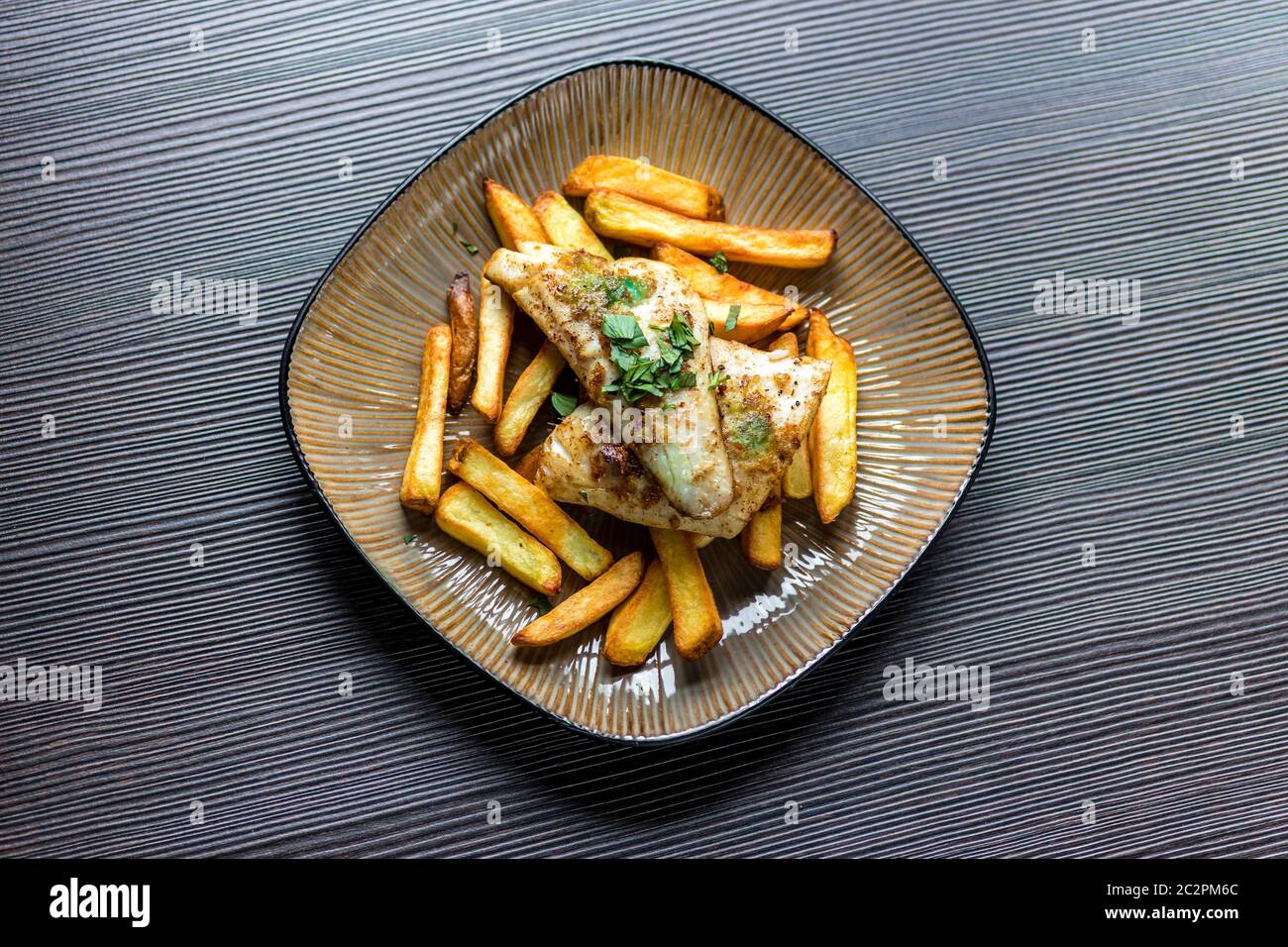 zander fritto con patatine fatte in casa Foto Stock