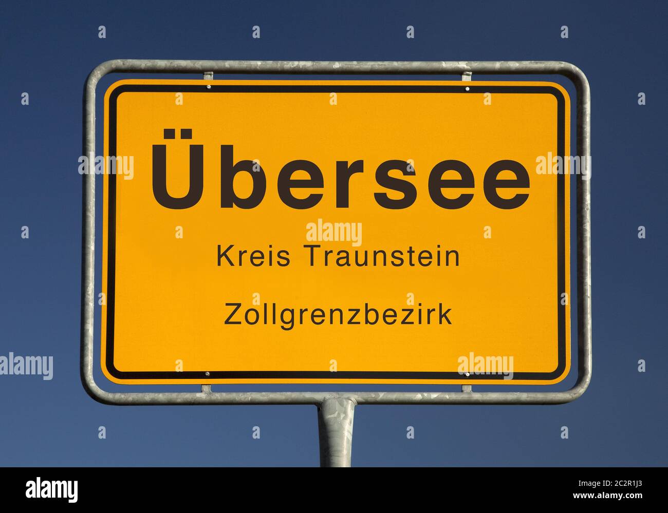 Cartello dei limiti della città, Uebersee o oltremare, distretto di Traunstein, Baviera, Germania, Europa Foto Stock