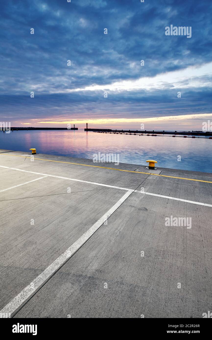 Parcheggio in porto durante l'ora blu. Foto Stock