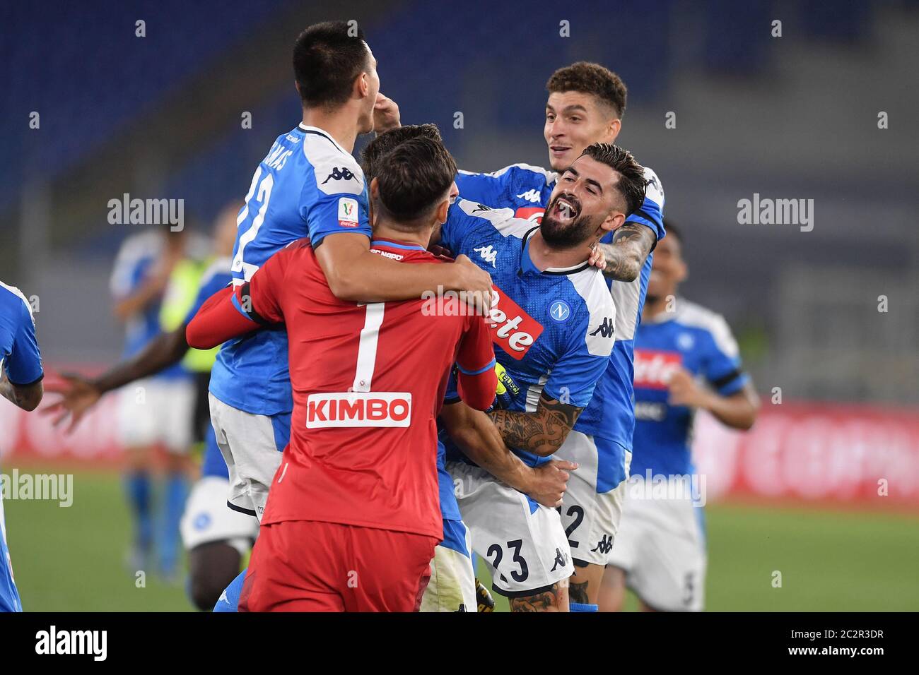 Roma, Italia. 17 Giugno 2020. I giocatori di Napoli festeggiano dopo aver vinto la finale della Coppa Italia Coca-Cola tra il SSC Napoli e l'FC Juventus allo Stadio Olimpico il 17 giugno 2020 a Roma. (Foto di Giuseppe fama/Pacific Press) Credit: Pacific Press Agency/Alamy Live News Foto Stock