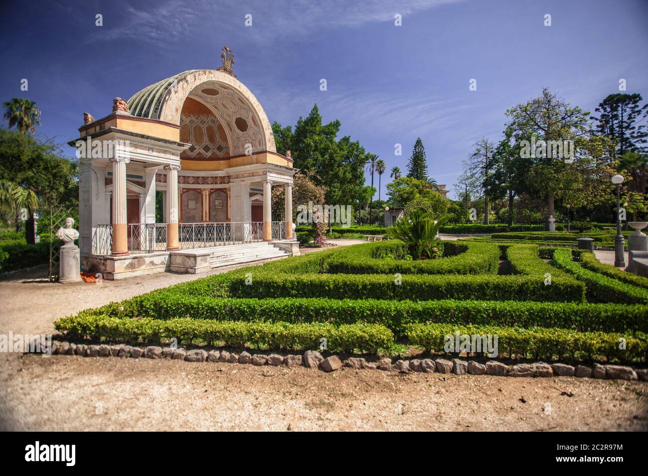 Particolare dell'architettura del parco di Villa Giulia a Palermo Foto Stock