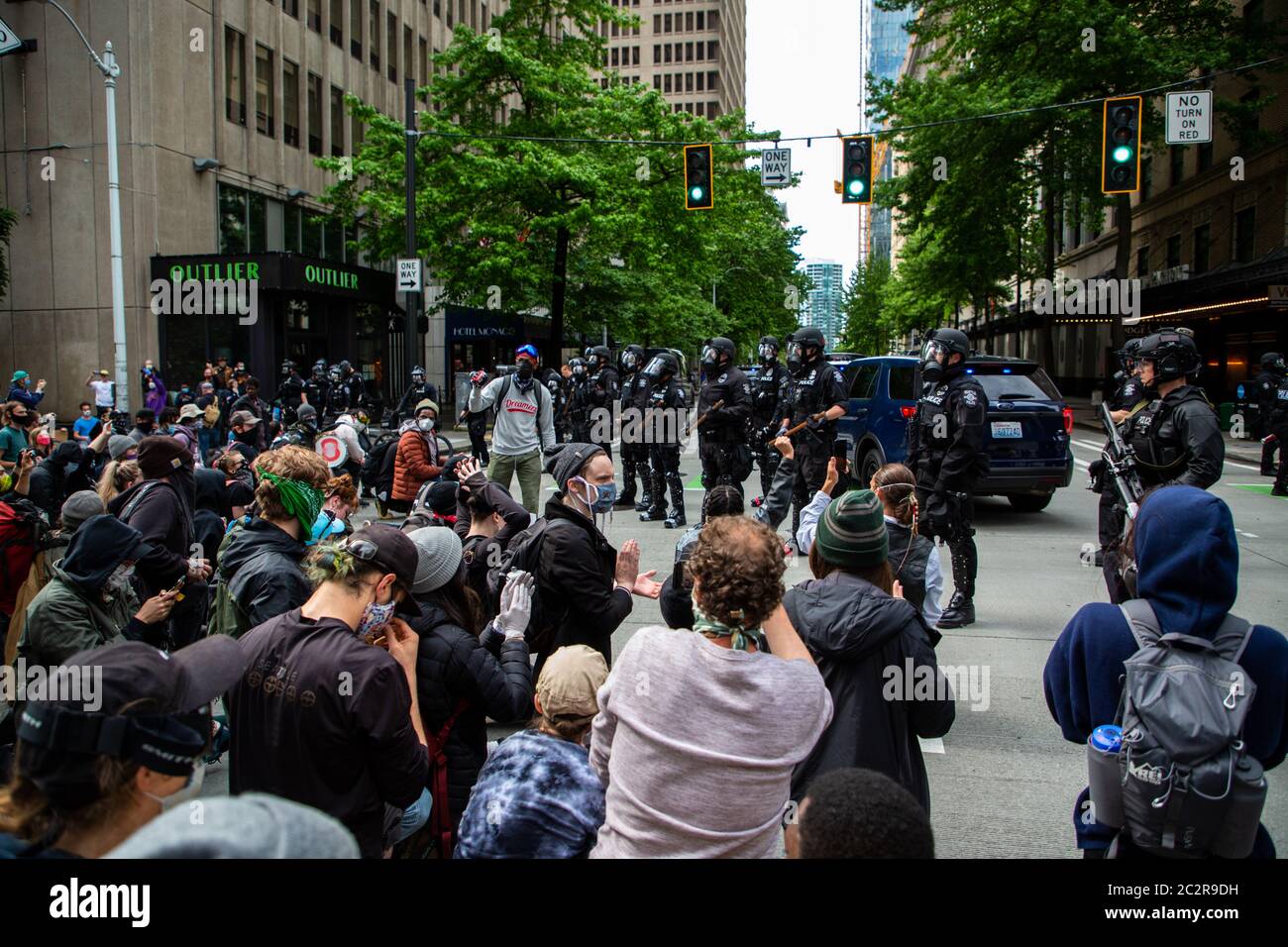 Le proteste di George Floyd sono una serie di proteste e disordini in corso contro presunte brutalità della polizia e razzismo nelle forze di polizia, che hanno avuto inizio nell'uni Foto Stock