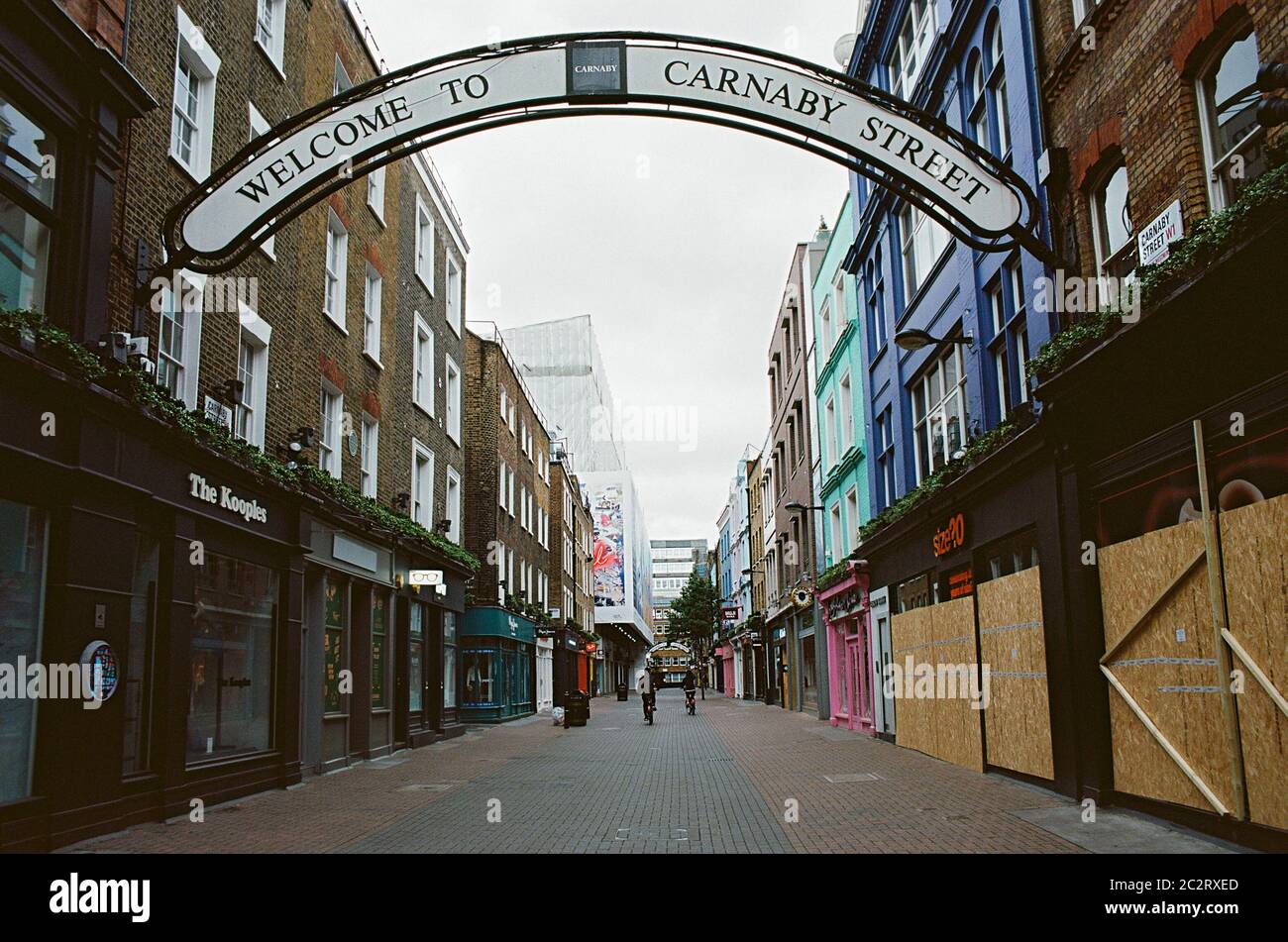 Carnaby Street a Soho, nel centro di Londra UK, durante il blocco del coronavirus, sabato 6 giugno 2020 Foto Stock