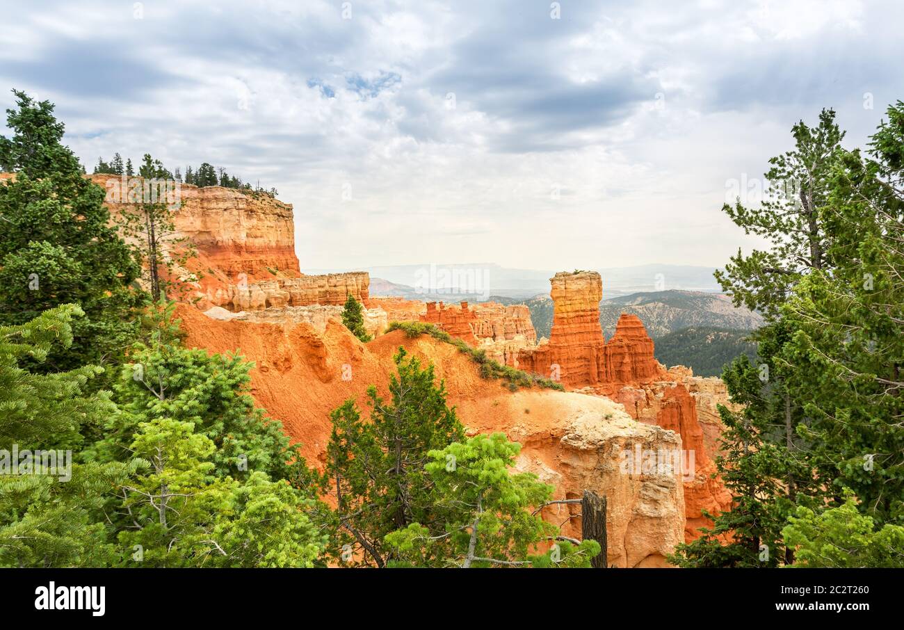 Paesaggio di Bryce Canyon dalla cima della montagna, parco nazionale, Utah, Stati Uniti d'America Foto Stock