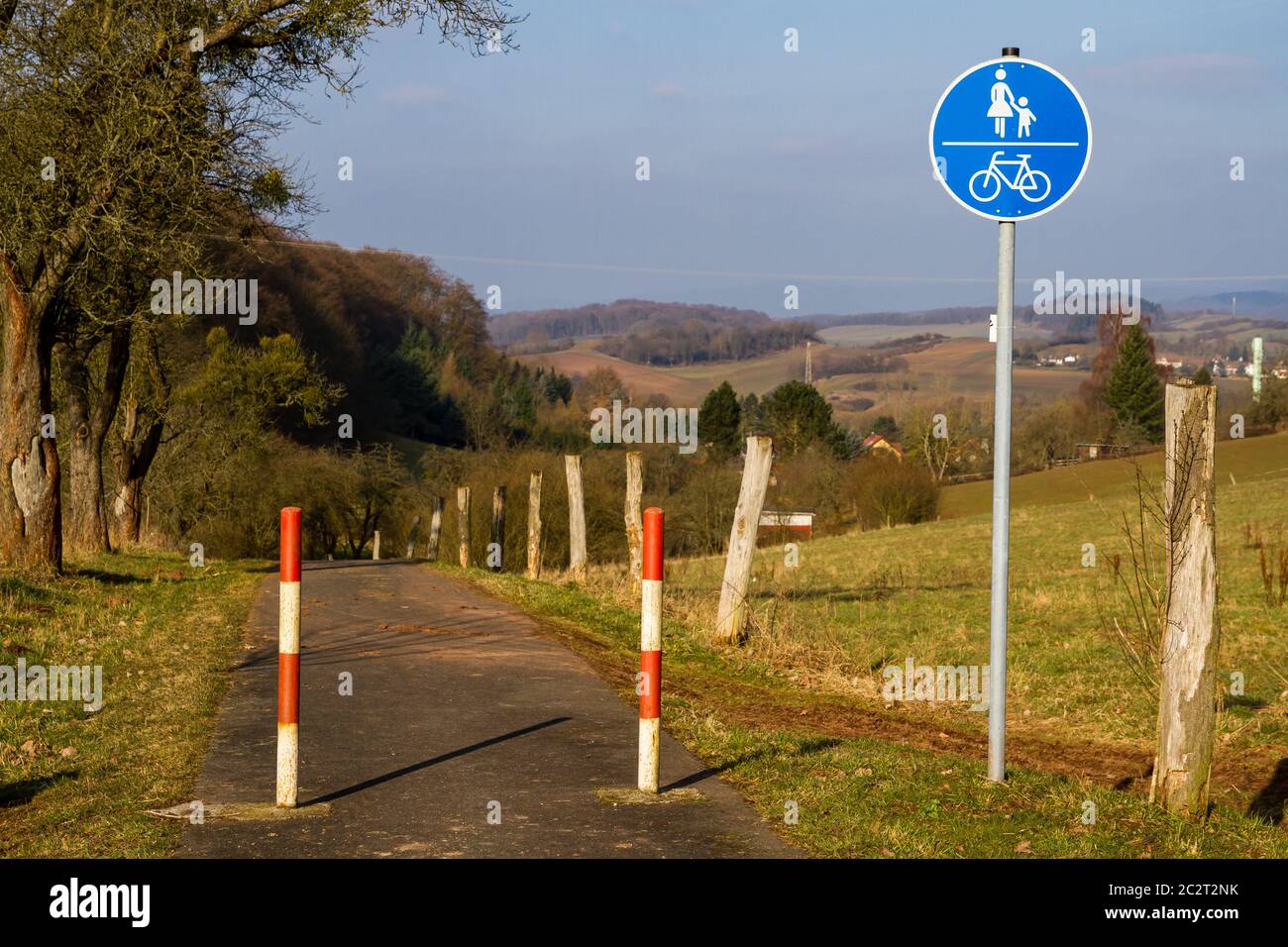 Barretta di veicolo su pista ciclabile Foto Stock