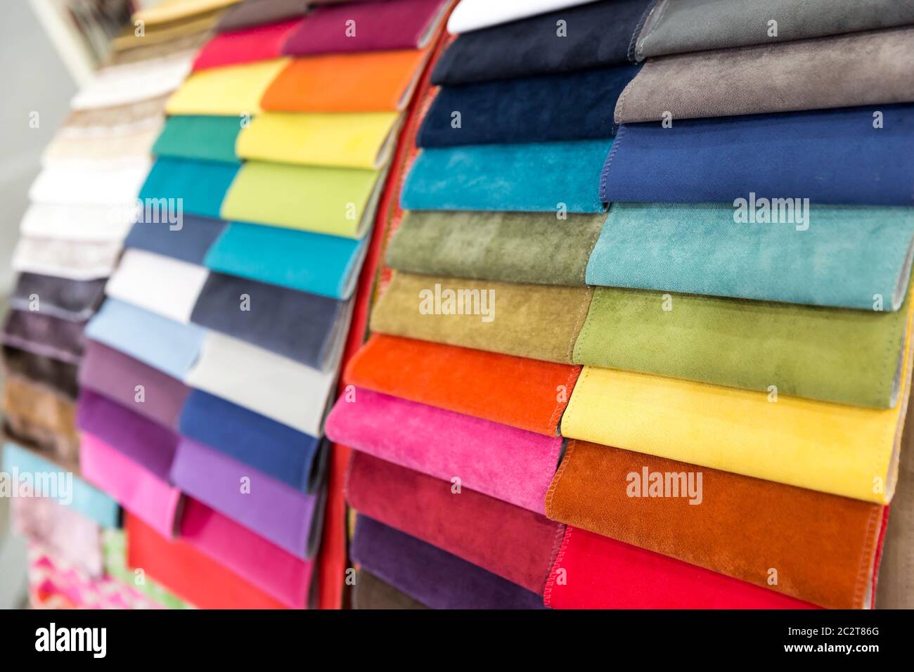 I campioni colorati di differenti tessuti Foto Stock