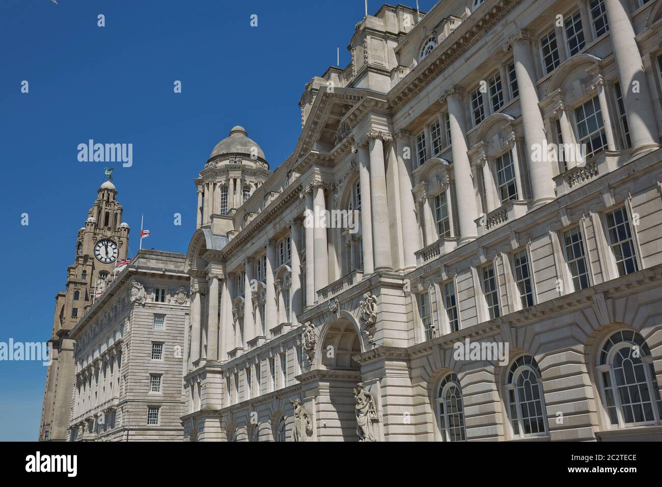 Porto di Liverpool Building (o Dock Office) a Pier Head, lungo il lungomare di Liverpool, Inghilterra, Foto Stock