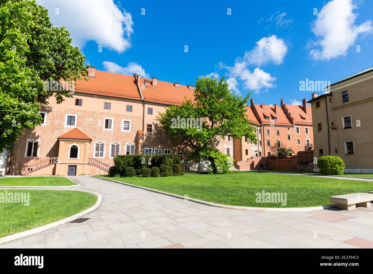 Il castello di Wawel tower, Cracovia in Polonia. Città europea con gli antichi edifici di architettura, luogo famoso per viaggi e turismo Foto Stock