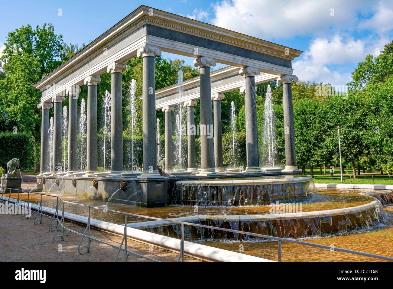 Peterhof, la fontana del Leone nel Parco inferiore Foto Stock