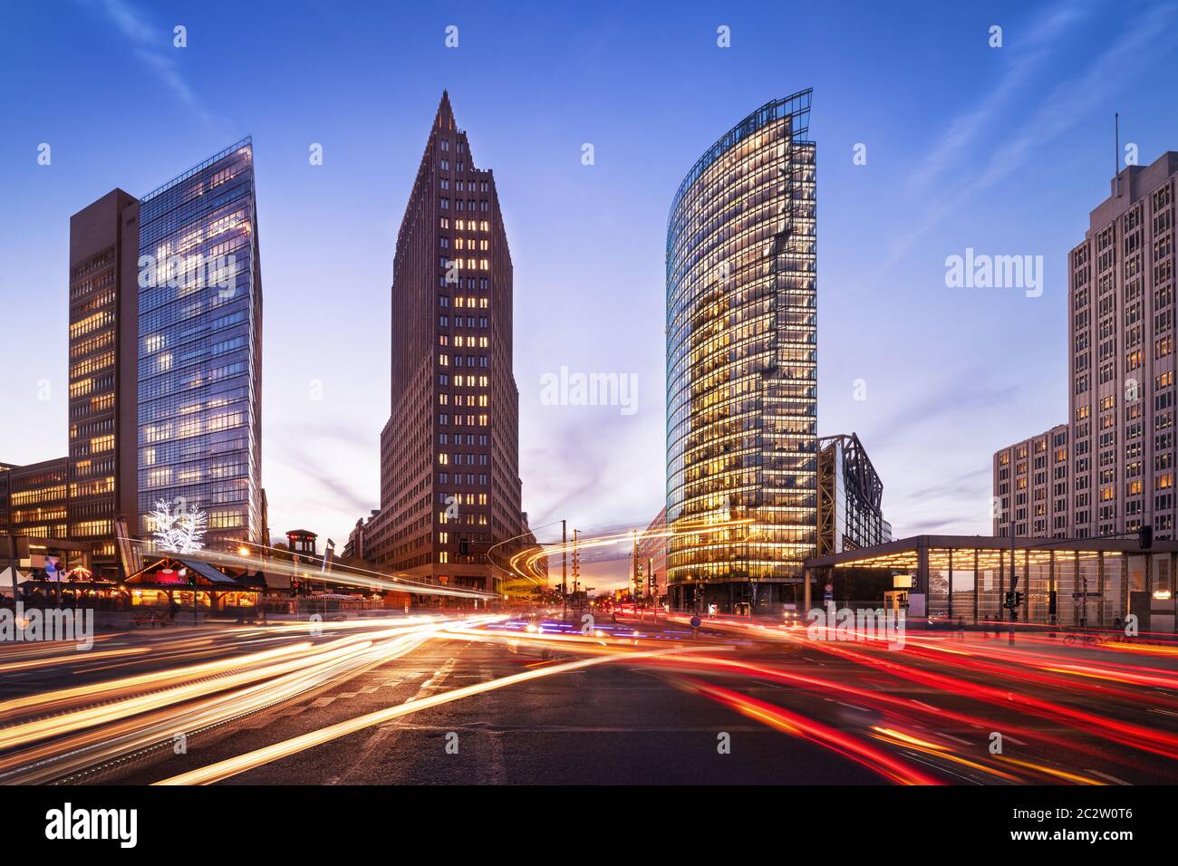 Berlino potsdamer platz di notte Foto Stock