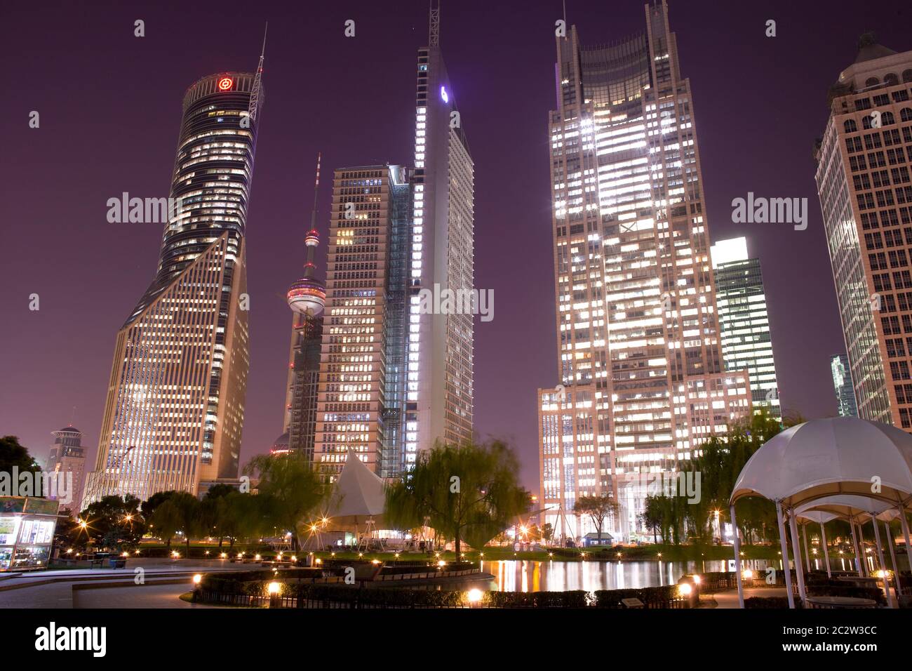 Lujiazui, Pudong, Shanghai, Cina, Asia - skyline degli edifici di uffici dal centro di Greenfield. Foto Stock