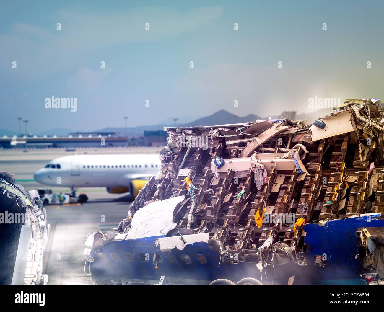 Vicino alle rovine dell'aereo nell'aeroporto Foto Stock
