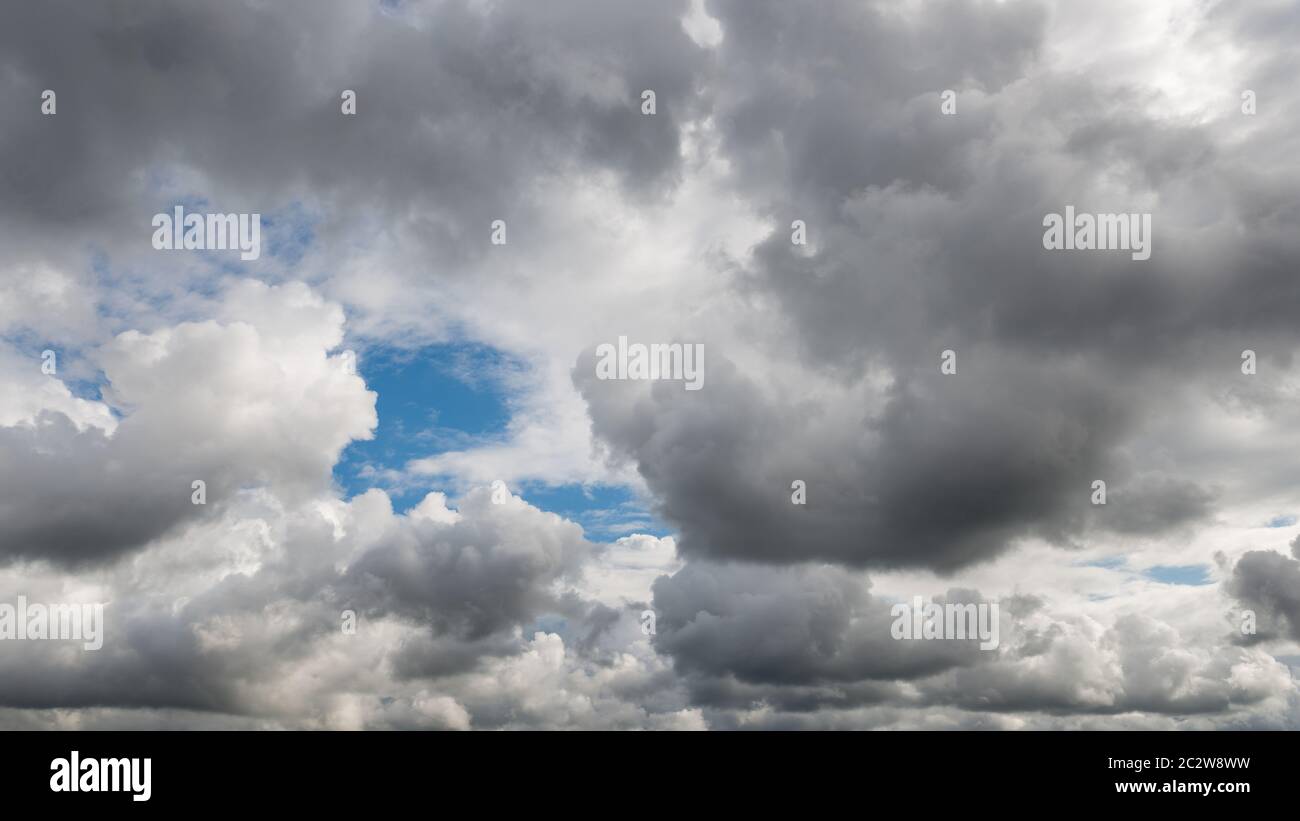 Drammatico cielo nuvoloso Foto Stock