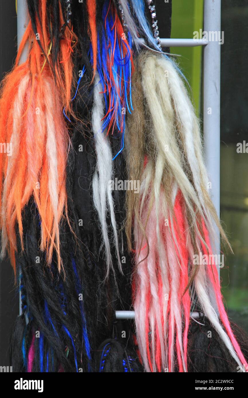 Colorato sintetico serrature Dread lunghe estensioni di capelli Foto Stock