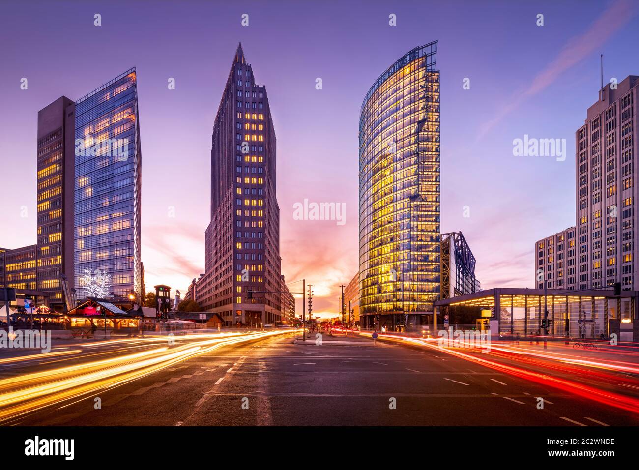 Berlino potsdamer platz di notte Foto Stock