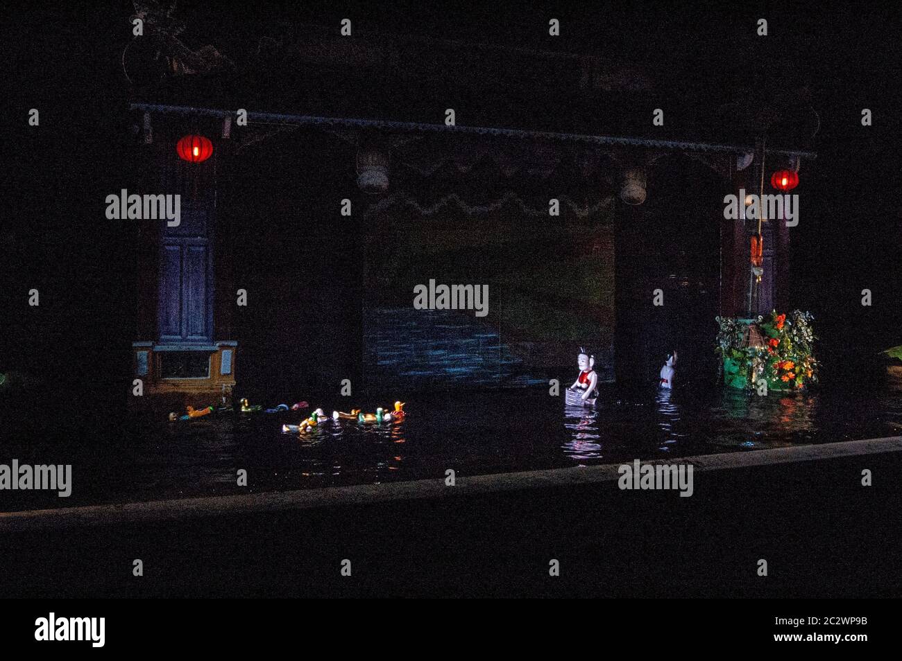 Spettacolo teatrale tradizionale delle marionette in acqua vietnamita a Hoi An Foto Stock