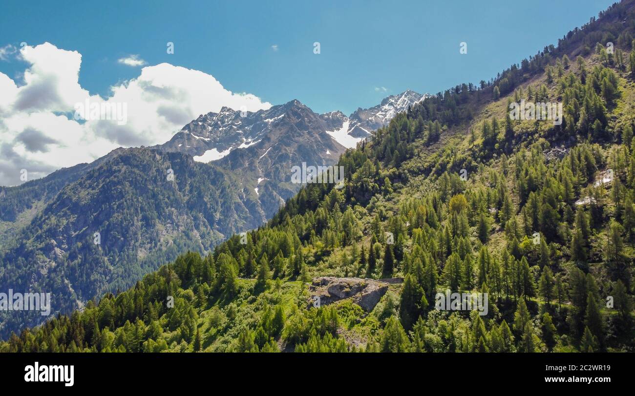 Vista aerea montagne della Valle di Sole, Vermiglio in Trentino Alto Adige, Italia settentrionale, Europa - Provincia di Trento Foto Stock