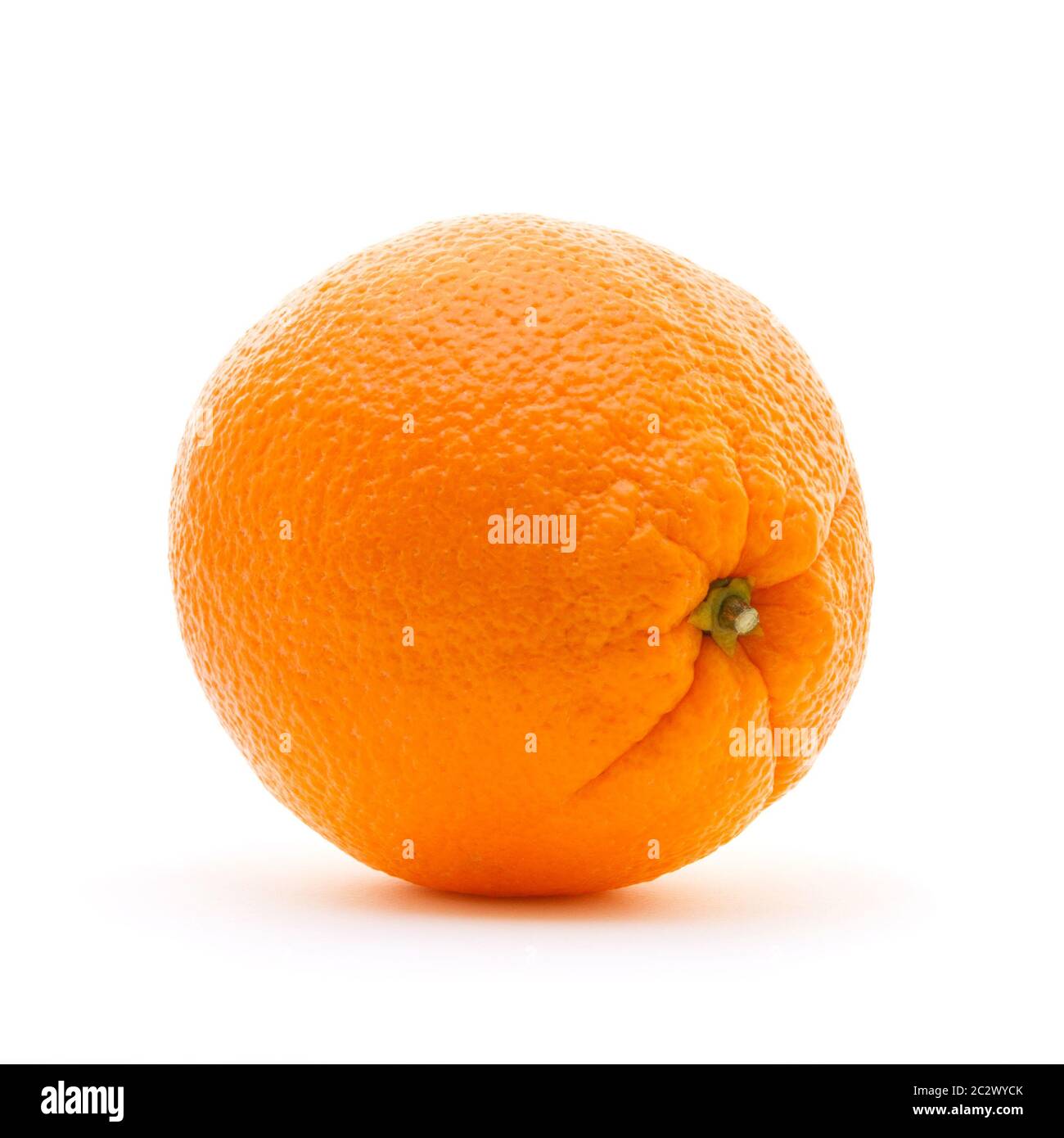 Arance mature isolati su sfondo bianco Foto Stock