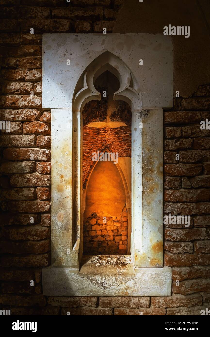 Finestra nel castello vecchio Foto Stock