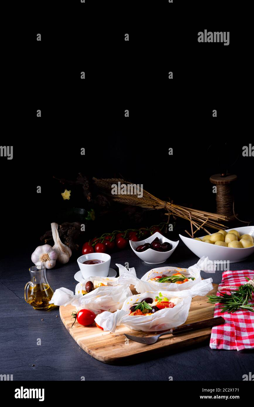 gnocchi al forno con pomodori zucchini e formaggio di pecora a dadini Foto Stock