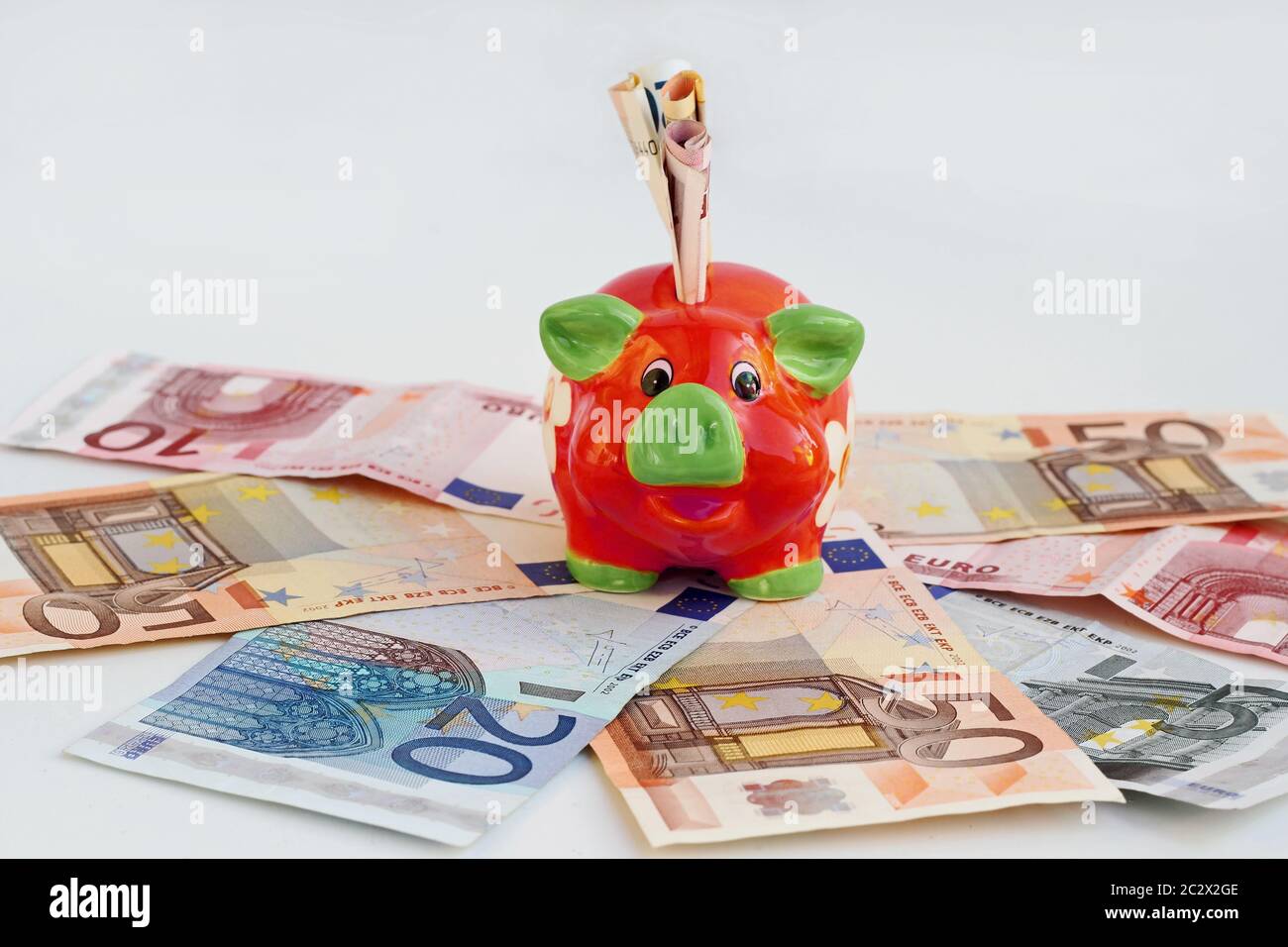 La piggy bank è un investimento sicuro con meno interessi sulla banca? Foto Stock