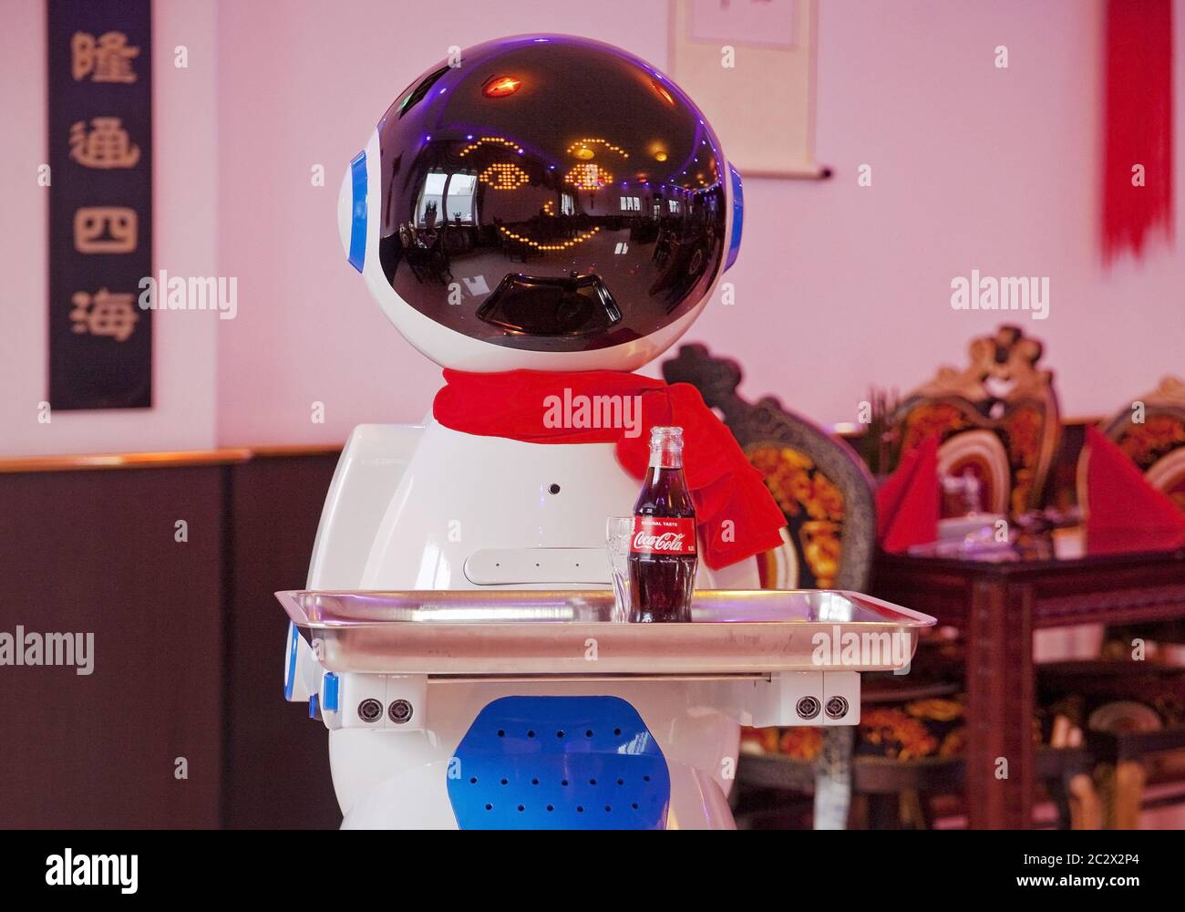 Robot di servizio in un ristorante cinese, Germania, Europa Foto Stock