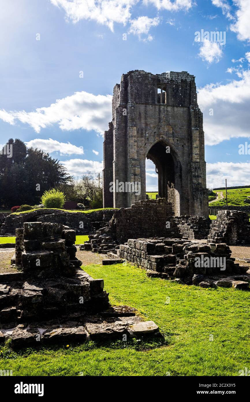 Fondata nel 12 ° secolo in una valle del fiume Lowther. La torre fu aggiunta nel XV secolo. Foto Stock