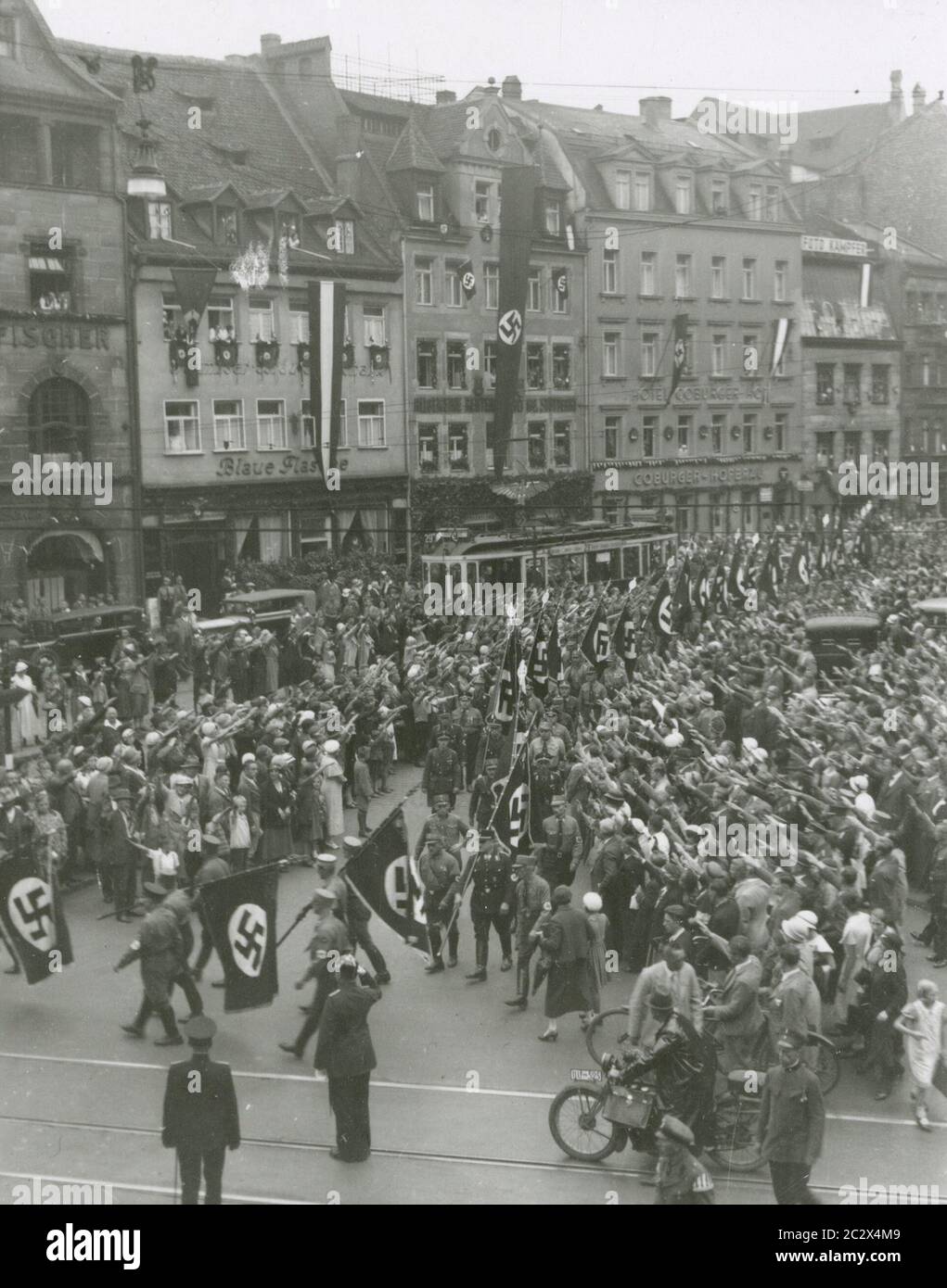 Foto del Partito nazista Rally nel 1933 a Nuernberg Heinrich Hoffmann Fotografie 1933 fotografo ufficiale di Adolf Hitler, e un politico e editore nazista, che era un membro del circolo intimo di Hitler. Foto Stock
