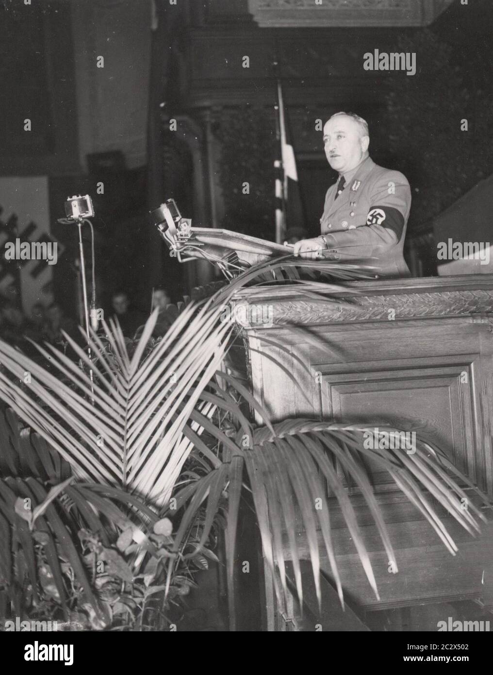 Heinrich Hoffmann fotografa 1933 il fotografo ufficiale di Adolf Hitler, e un politico e editore nazista, che era un membro del circolo intimo di Hitler. Foto Stock