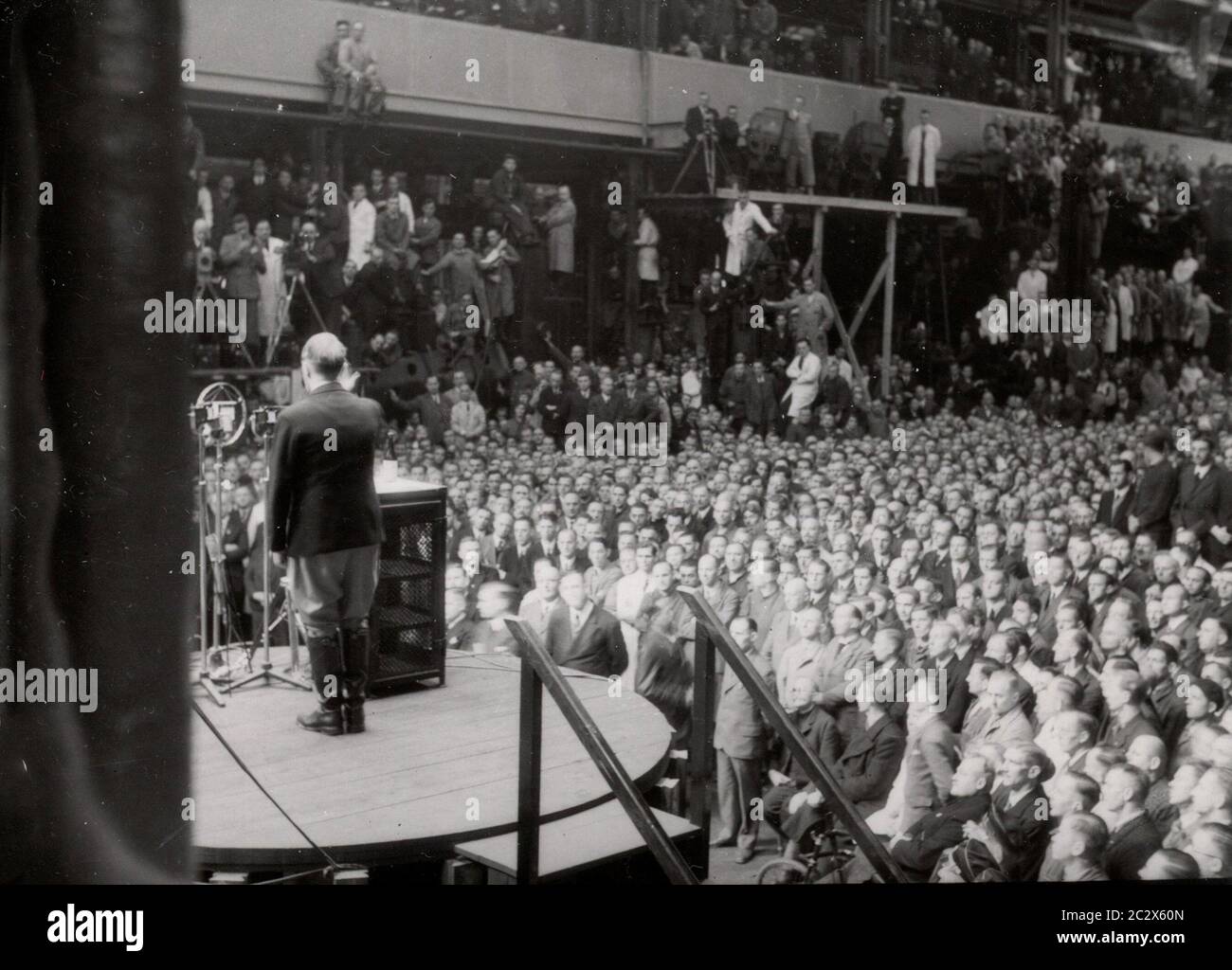 Heinrich Hoffmann fotografa 1933 il fotografo ufficiale di Adolf Hitler, e un politico e editore nazista, che era un membro del circolo intimo di Hitler. Foto Stock