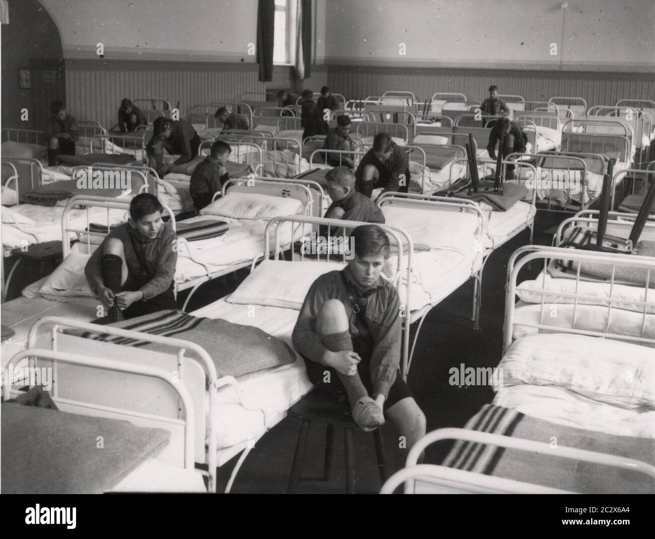 Hitler Youth School Heinrich Hoffmann Photographs 1933 fotografo ufficiale di Adolf Hitler, e un politico e editore nazista, che era un membro del circolo intimo di Hitler. Foto Stock