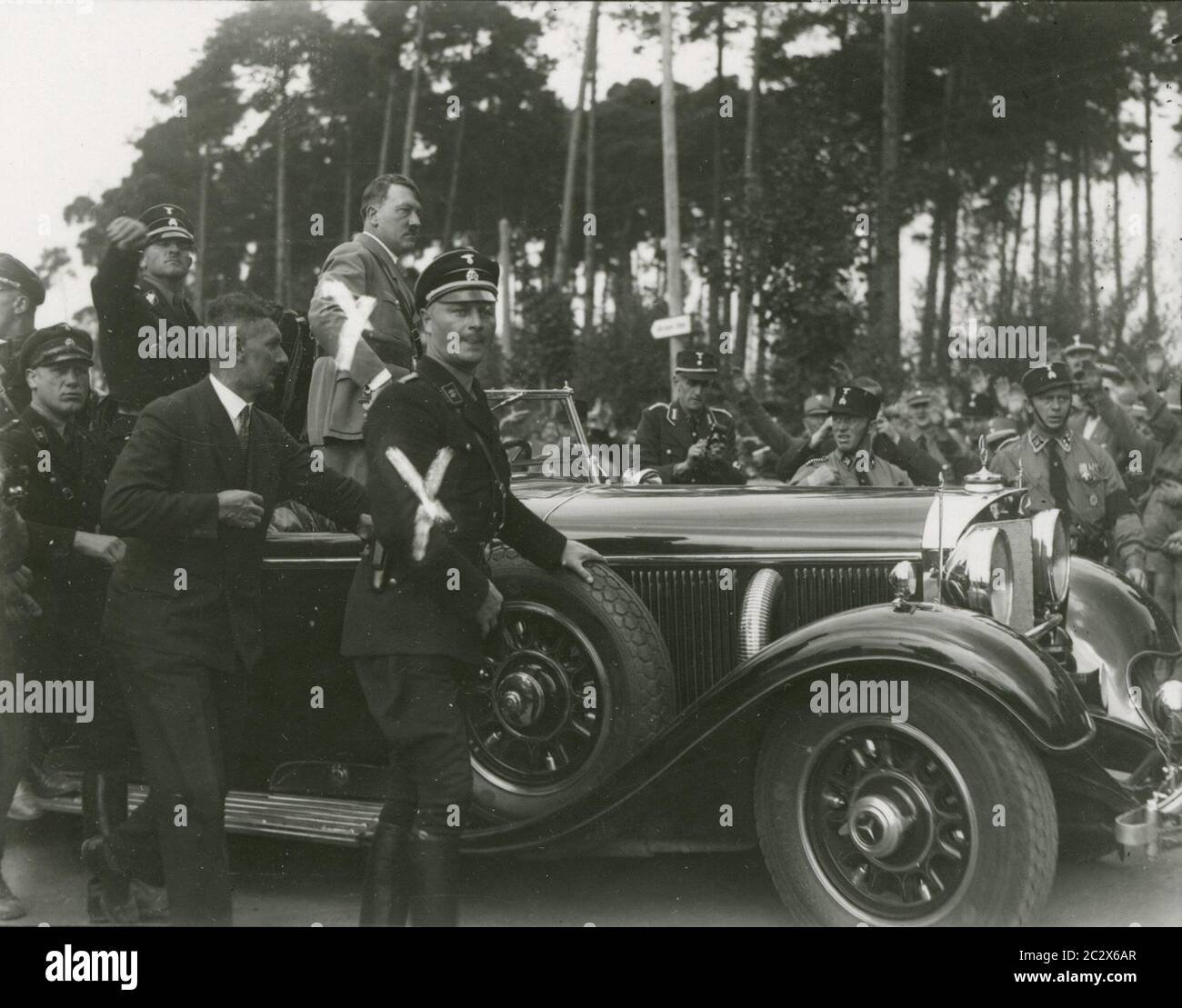 Foto del Partito nazista Rally nel 1933 a Nuernberg - Hitler visita il campo delle SS - Hitler e Himmler Heinrich Hoffmann Fotografie 1933 fotografo ufficiale di Adolf Hitler, e un politico nazista e editore, che era un membro del circolo intimo di Hitler. Foto Stock