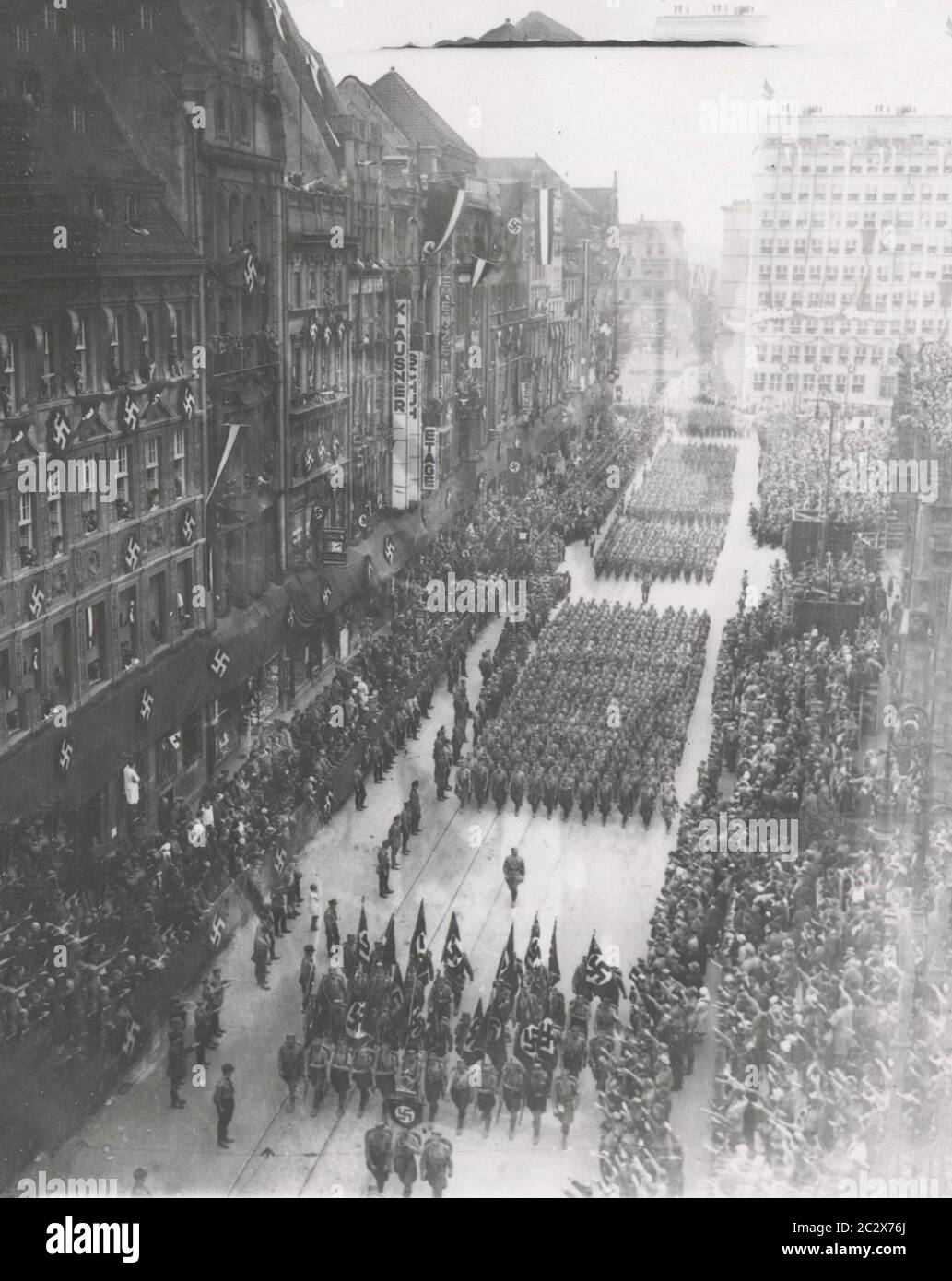 Capo dello staff SA Roehm e principe ereditario Wilhelm von Preussen Heinrich Hoffmann Fotografie 1933 fotografo ufficiale di Adolf Hitler, e un politico nazista e editore, che era un membro del circolo intimo di Hitler. Foto Stock