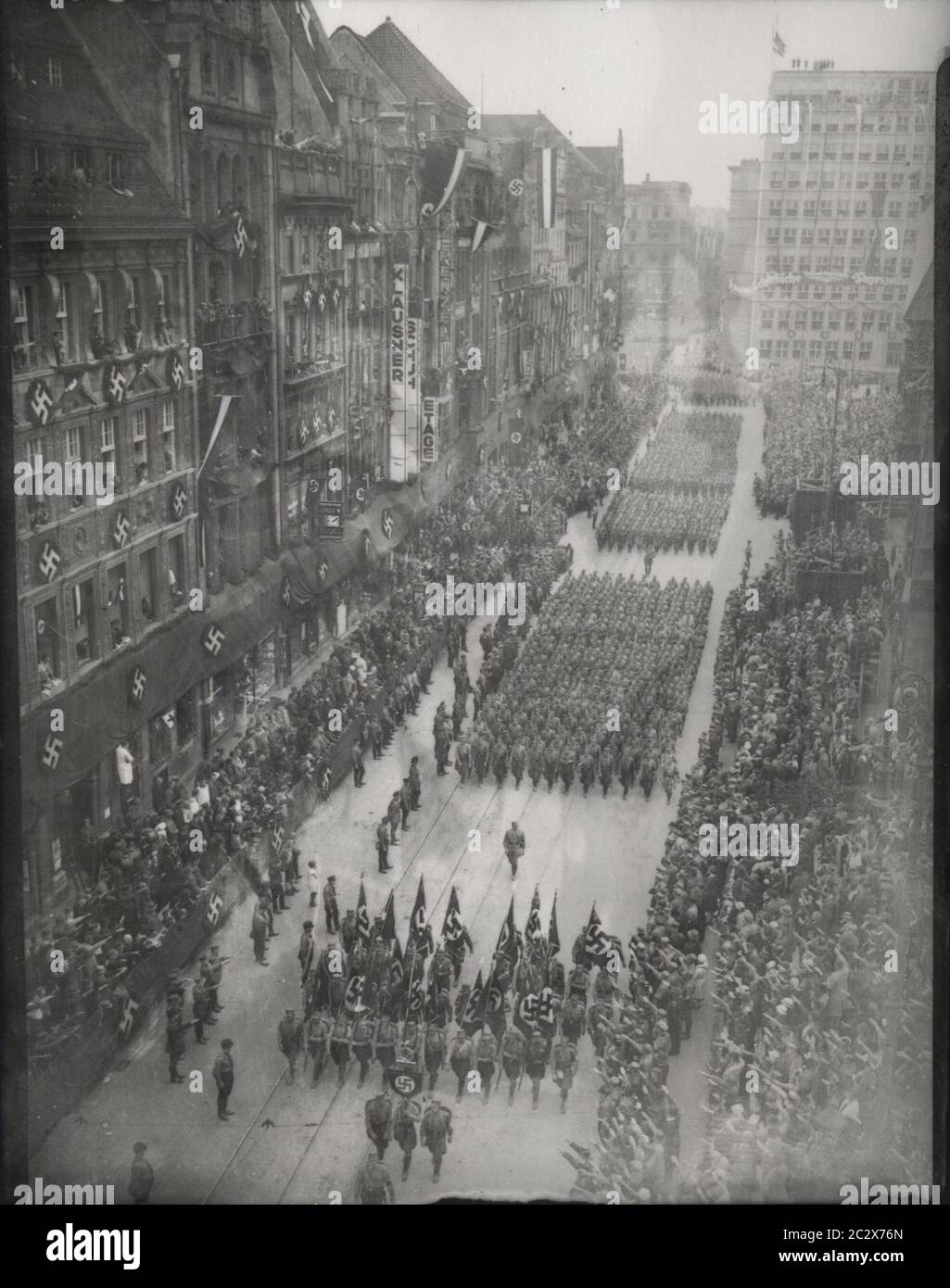 Capo dello staff SA Roehm e principe ereditario Wilhelm von Preussen Heinrich Hoffmann Fotografie 1933 fotografo ufficiale di Adolf Hitler, e un politico nazista e editore, che era un membro del circolo intimo di Hitler. Foto Stock