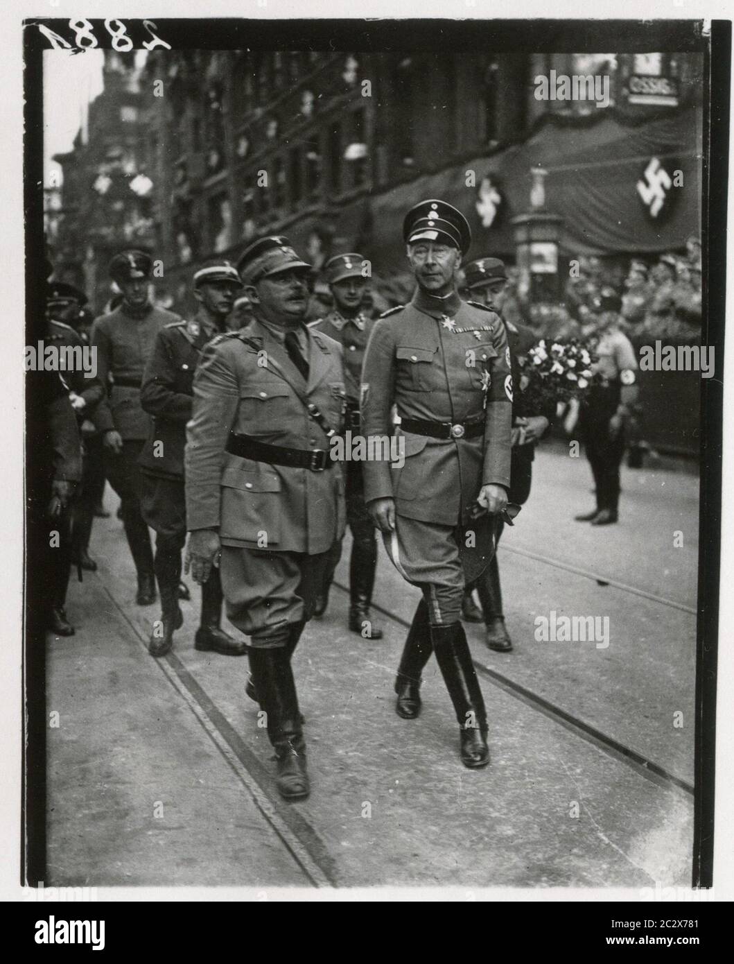 Capo dello staff SA Roehm e principe ereditario Wilhelm von Preussen Heinrich Hoffmann Fotografie 1933 fotografo ufficiale di Adolf Hitler, e un politico nazista e editore, che era un membro del circolo intimo di Hitler. Foto Stock