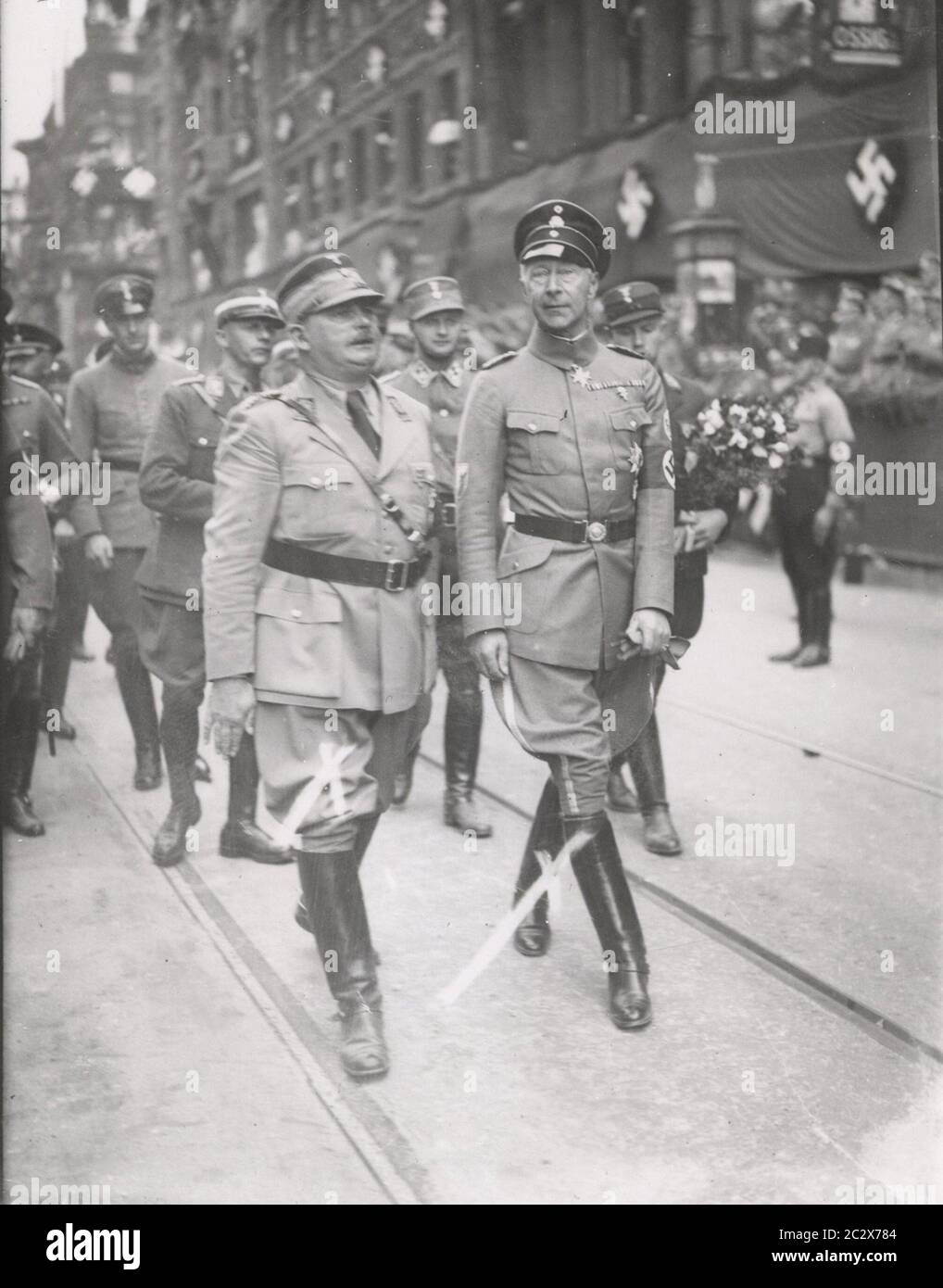Capo dello staff SA Roehm e principe ereditario Wilhelm von Preussen Heinrich Hoffmann Fotografie 1933 fotografo ufficiale di Adolf Hitler, e un politico nazista e editore, che era un membro del circolo intimo di Hitler. Foto Stock