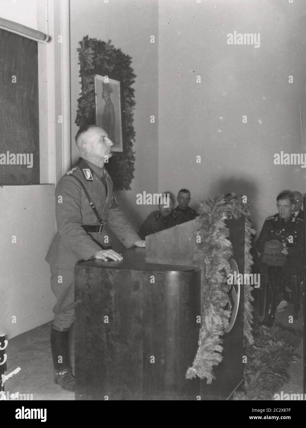 Reich Labor Service School in Potsdam Heinrich Hoffmann Photographs 1933 fotografo ufficiale di Adolf Hitler, e un politico e editore nazista, che era un membro del circolo intimo di Hitler. Foto Stock