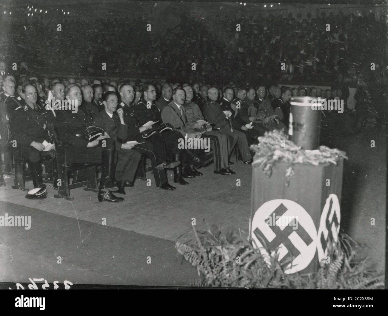 L'assemblea Heinrich Hoffmann fotografa 1933 il fotografo ufficiale di Adolf Hitler, e un politico e editore nazista, che era un membro del circolo intimo di Hitler. Foto Stock