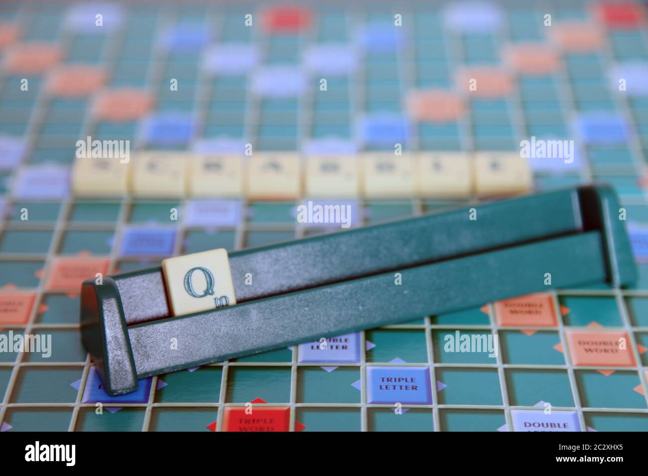 Tessera per lettere di scrabbiamento - carattere lettera Q Foto Stock