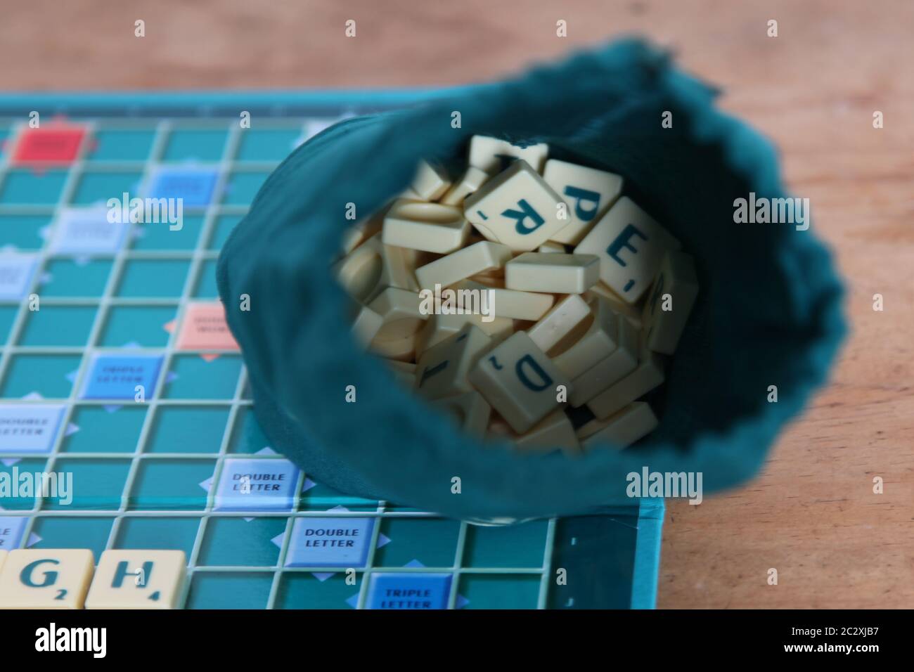 Sacchetto di piastrelle di lettera scrabble Foto Stock
